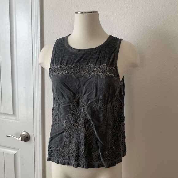Express Eyelet Blouse - Tank - Picture 2 of 14